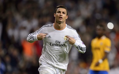 BET5体育热评-乌克兰队这球防守漏人严重